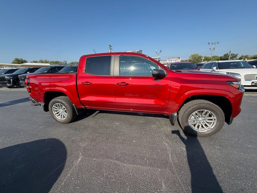 Used 2024 Chevrolet Colorado LT w/ LT Convenience Package III RWD image 2