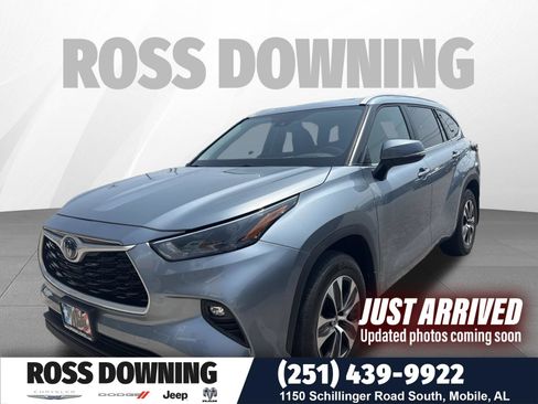 Used 2024 Toyota Highlander XLE FWD image 1
