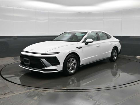 Certified 2025 Hyundai Sonata SE image 1