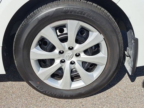 Certified 2025 Toyota Corolla LE image 5