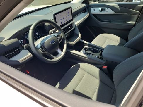 Used 2026 Ford Explorer Active RWD image 3