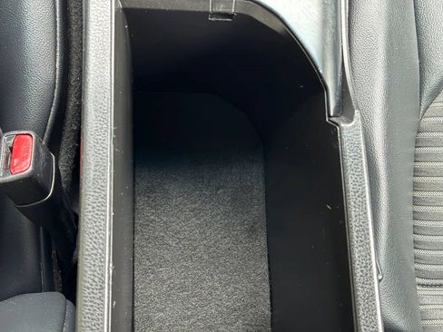 Used 2019 Toyota Camry SE w/ Carpet Mat Package FWD image 38