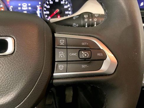 Used 2025 Jeep Compass Limited image 19