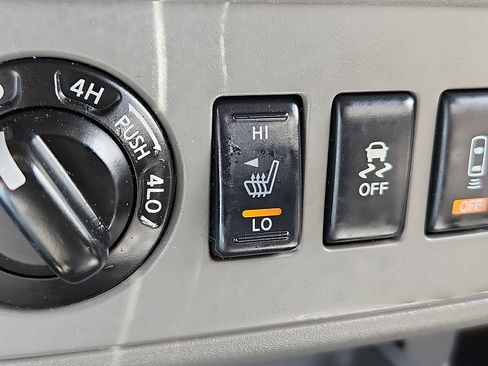Used 2016 Nissan Frontier SV w/ SV Value Truck Package AWD/4WD image 23