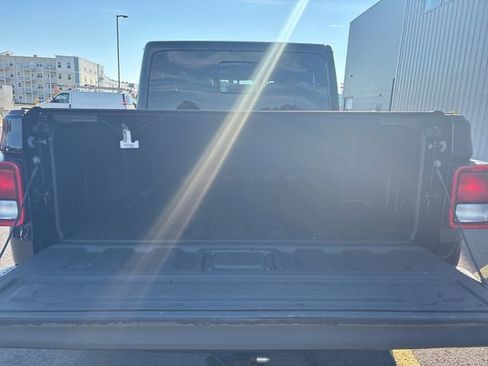 Used 2024 Jeep Gladiator Sport image 12