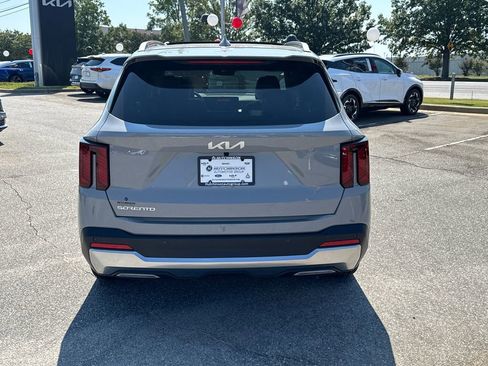 Used 2025 Kia Sorento SX FWD image 4