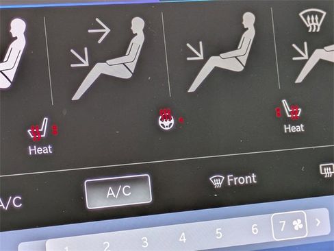 Used 2024 Chrysler Pacifica Select image 27