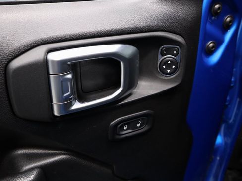 Used 2022 Jeep Gladiator Willys image 25