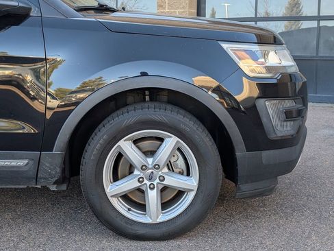 Used 2016 Ford Explorer XLT w/ Equipment Group 202A image 9