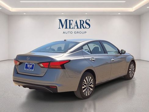 Used 2025 Nissan Altima 2.5 SV AWD/4WD image 5