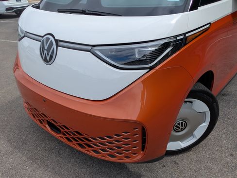 Used 2025 Volkswagen ID. Buzz 1st Edition RWD image 13