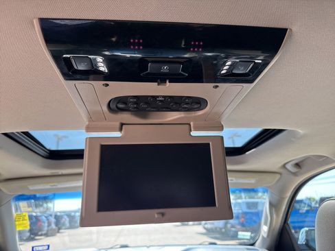 Used 2017 Chevrolet Tahoe Premier AWD/4WD image 12