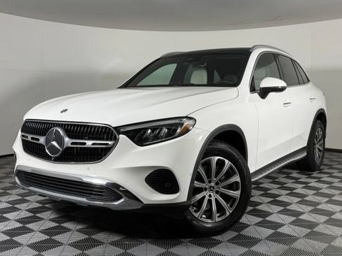 Used 2025 Mercedes-Benz GLC 300 image 1