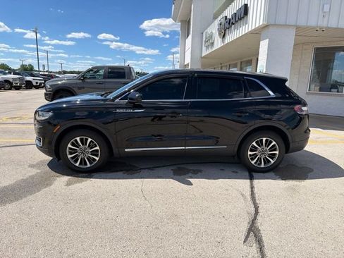 Used 2019 Lincoln Nautilus Select AWD/4WD image 4