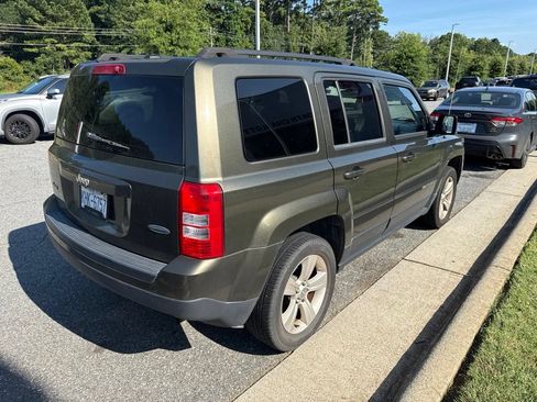 Used 2016 Jeep Patriot Latitude AWD/4WD image 12