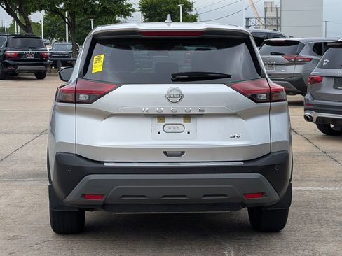 Used 2023 Nissan Rogue SV image 5