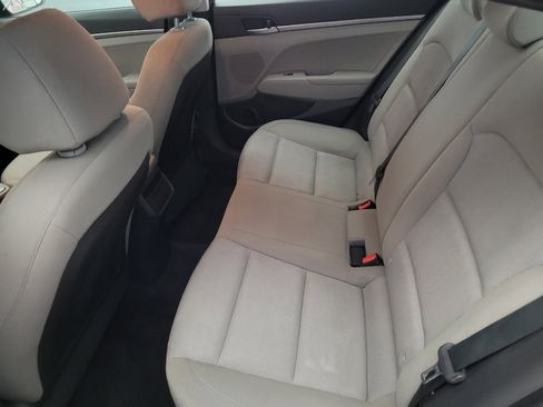 Used 2017 Hyundai Elantra SE w/ Cargo Package image 18