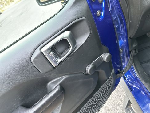 Used 2018 Jeep Wrangler Unlimited Sport image 16