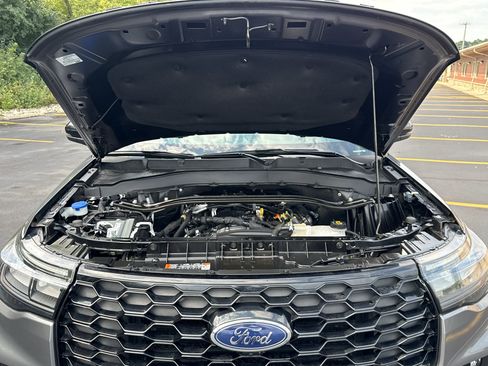 Used 2025 Ford Explorer ST-Line w/ ST-Line Street Pack AWD/4WD image 46