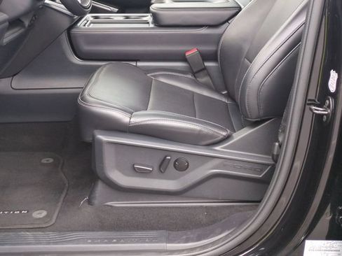 Used 2025 Ford Expedition Platinum AWD/4WD image 16