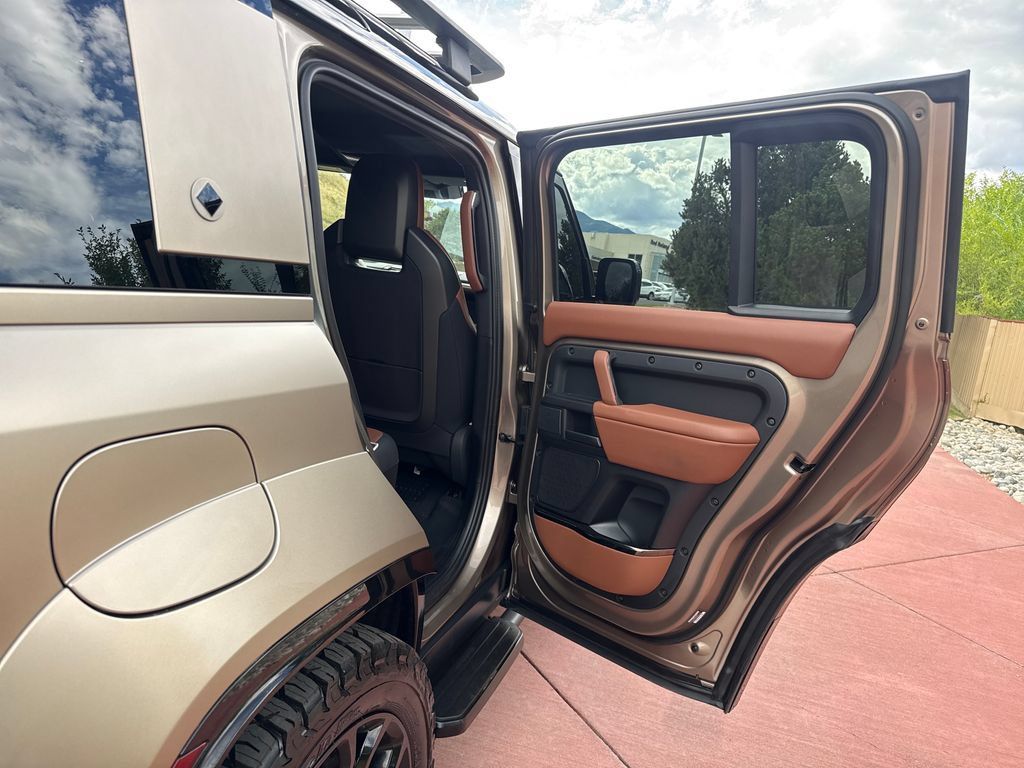 Used 2025 Land Rover Defender 110 AWD/4WD image 25