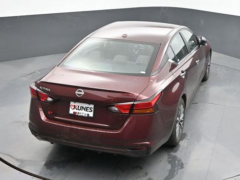 Used 2025 Nissan Altima 2.5 SV FWD image 11