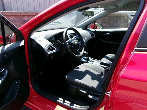 Used 2019 Chevrolet Cruze LS FWD image 12