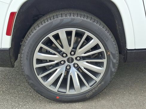 New 2025 Jeep Wagoneer L Series II image 5