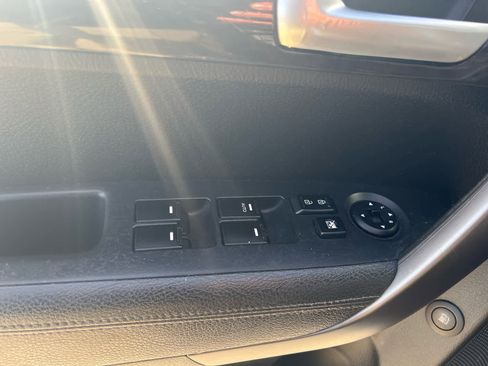 Used 2014 Kia Sorento LX image 16