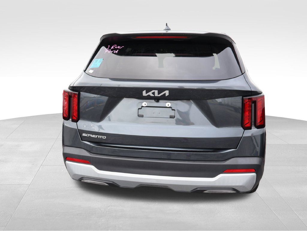 Used 2024 Kia Sorento LX FWD image 18