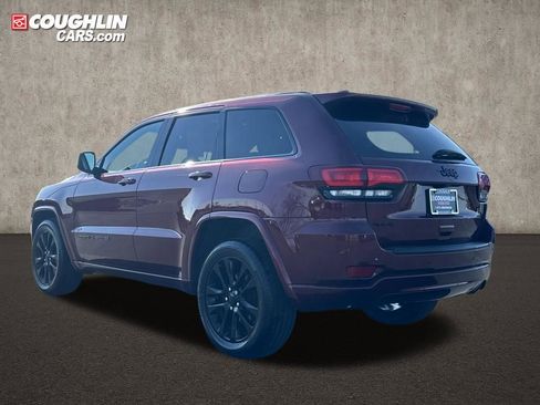 Used 2018 Jeep Grand Cherokee Altitude AWD/4WD image 5