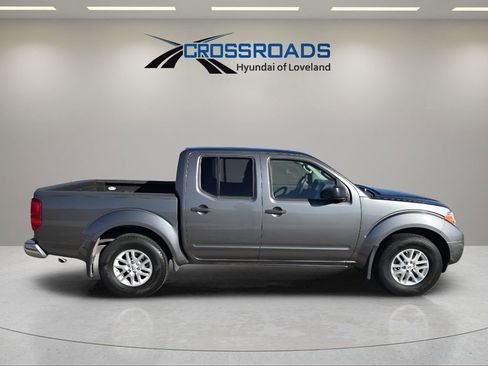 Used 2017 Nissan Frontier SV image 6