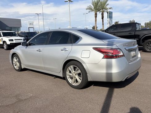 Used 2014 Nissan Altima 2.5 SL w/ Technology Package FWD image 6