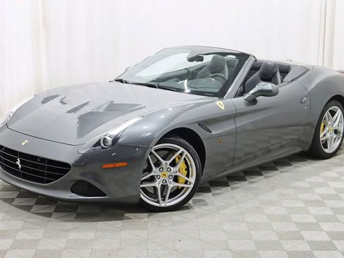 Used 2016 Ferrari California T image 8