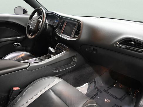 Used 2018 Dodge Challenger GT w/ Driver Convenience Group image 18