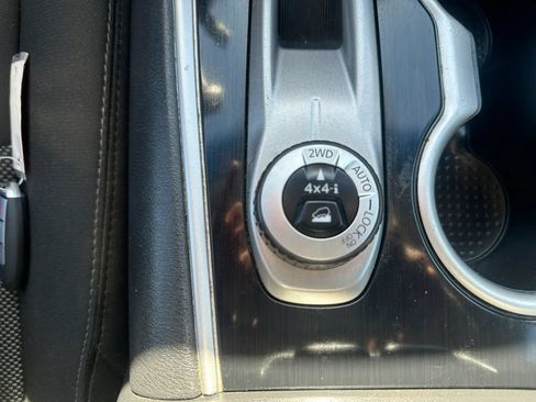 Used 2020 Nissan Pathfinder S AWD/4WD image 14