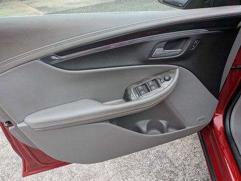 Used 2015 Chevrolet Impala LT FWD image 11