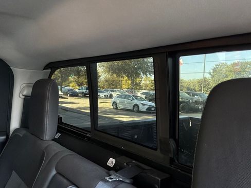 Used 2023 Nissan Titan SV w/ SV Convenience Package RWD image 13