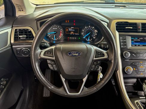 Used 2014 Ford Fusion SE w/ Equipment Group 202A FWD image 18