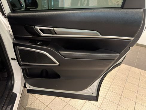 Used 2022 Kia Telluride S image 24