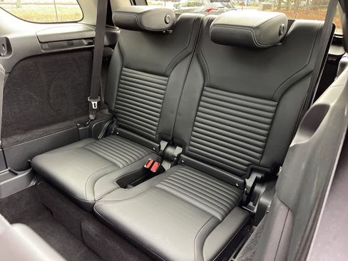 Used 2024 Land Rover Discovery S AWD/4WD image 24