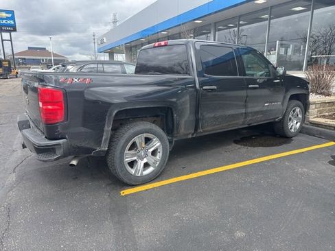 Used 2018 Chevrolet Silverado 1500 Custom w/ Custom Value Package image 3