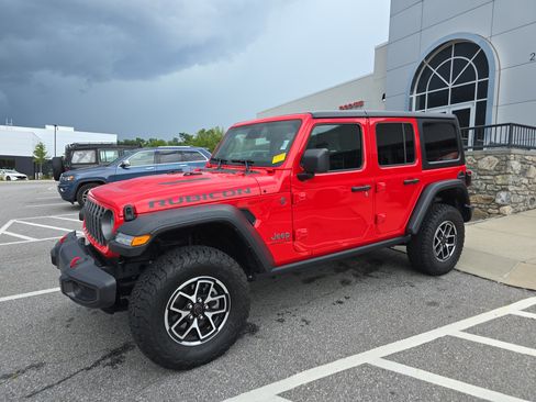Used 2026 Jeep Wrangler Unlimited Rubicon AWD/4WD image 4