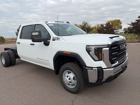 New 2026 GMC Sierra 3500 Pro w/ Convenience Package image 3