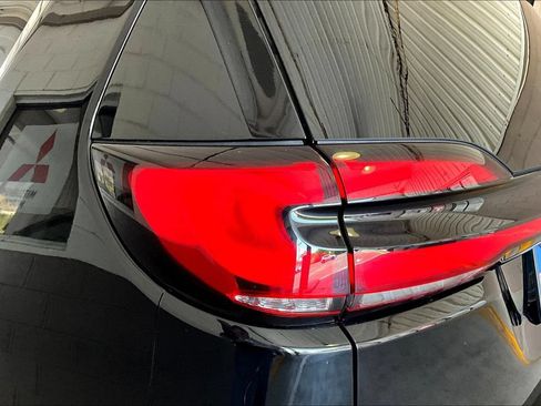 Used 2024 Chrysler Pacifica Touring-L FWD image 23