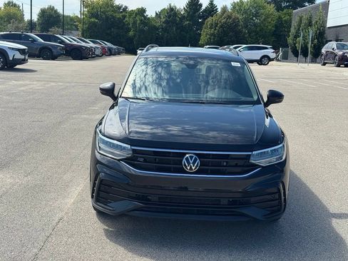 Used 2023 Volkswagen Tiguan SE R-Line AWD/4WD image 32