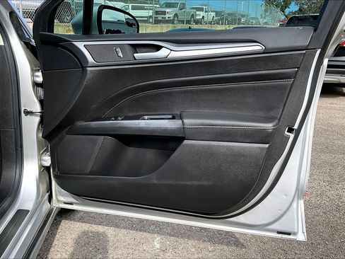 Used 2016 Ford Fusion Titanium image 23