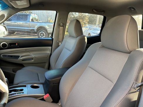 Used 2013 Toyota Tacoma PreRunner image 9
