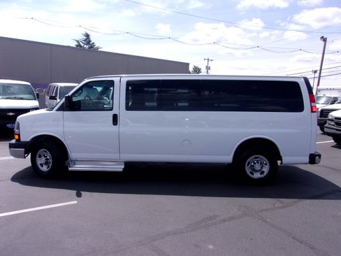 Used 2016 Chevrolet Express 3500 LT w/ LT Preferred Equipment Group image 8