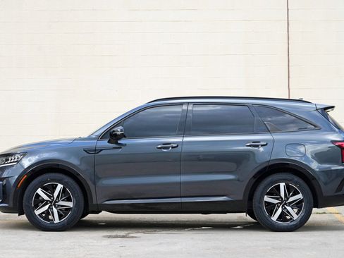 Used 2023 Kia Sorento S FWD image 8